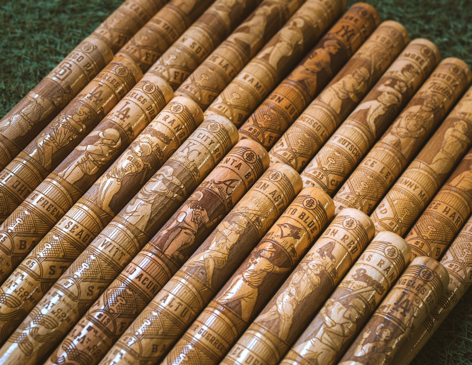 Elly de la Cruz Mini Bat Banner Series - Cincinnati Reds - Mini Wooden 