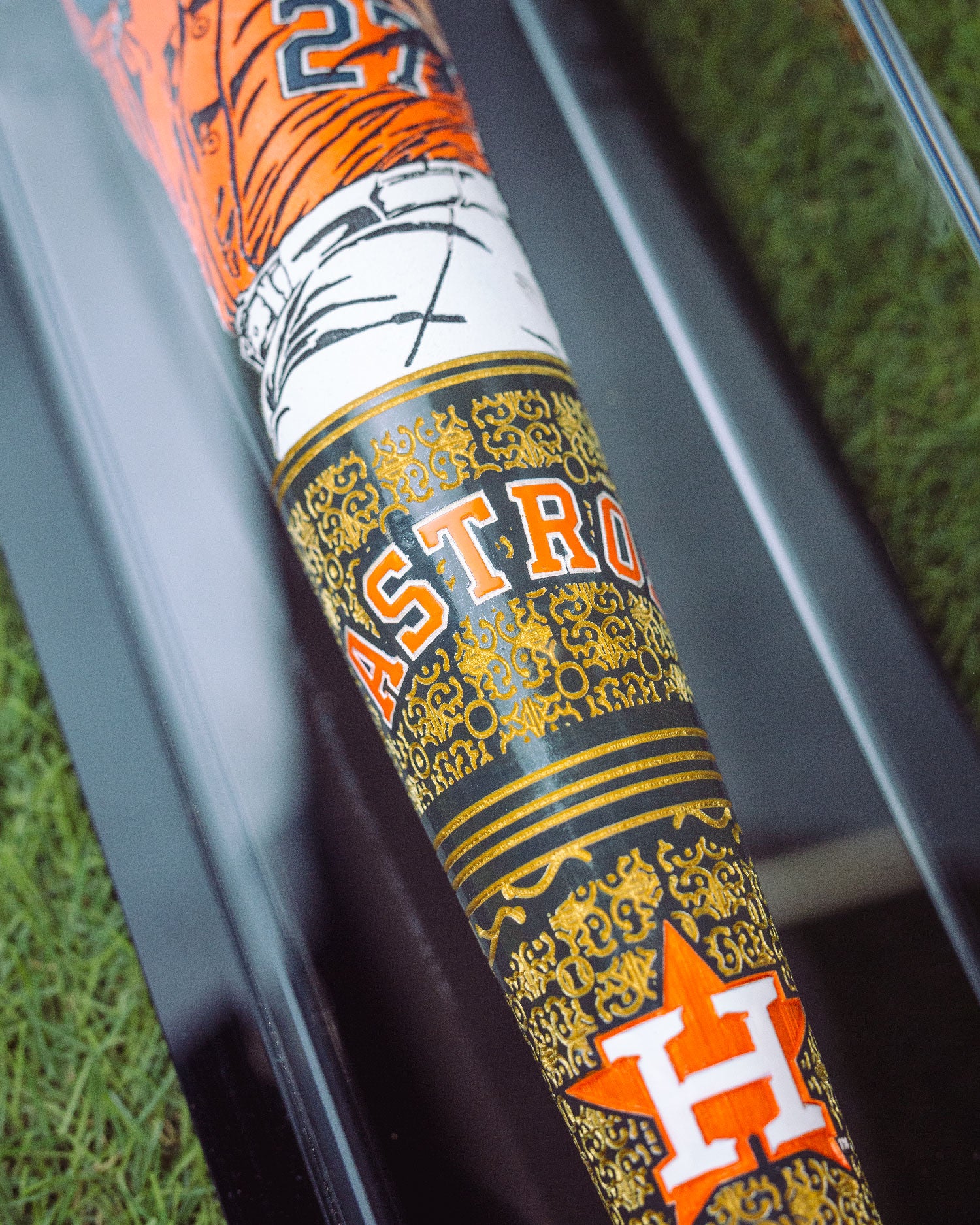 LIMITED EDITION ( 1 / 10 ) Jose Altuve - Houston Astros Art Bat (MLB)