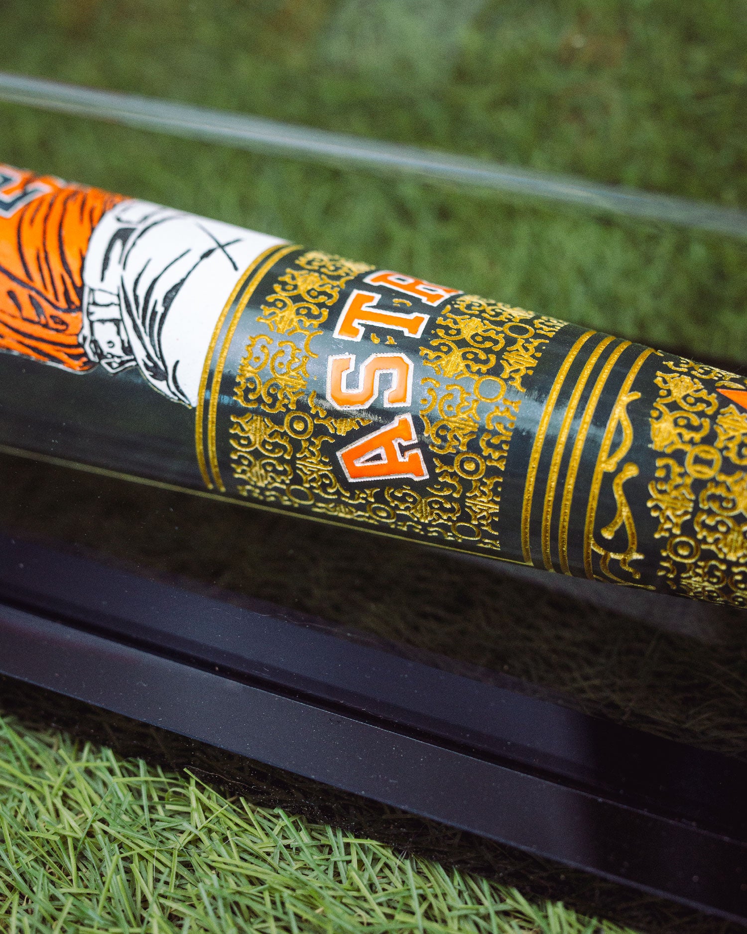 LIMITED EDITION ( 1 / 10 ) Jose Altuve - Houston Astros Art Bat (MLB)
